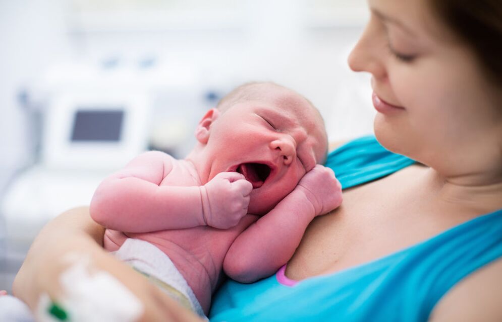 Wirus brodawczaka ludzkiego przenosi się z matki na dziecko podczas porodu